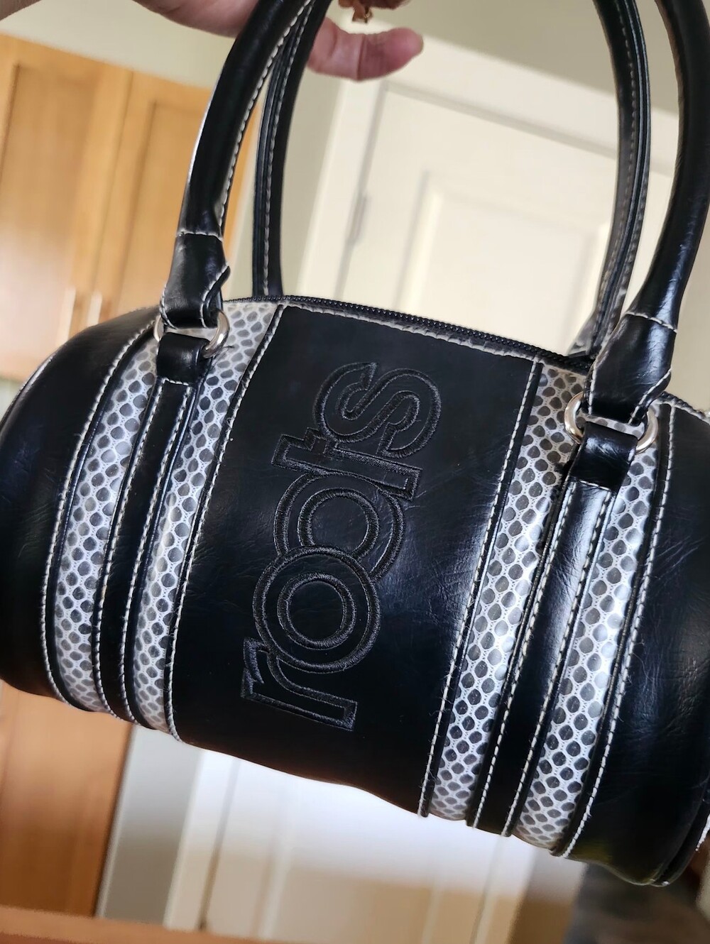 Rare, Ltd Edition, Vtg Roots Y2K Sports Collection Cylinder Mini Duffle Bag.Firm